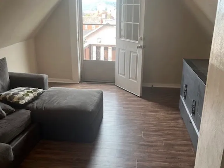 915 Corbet St #C — Photo 5