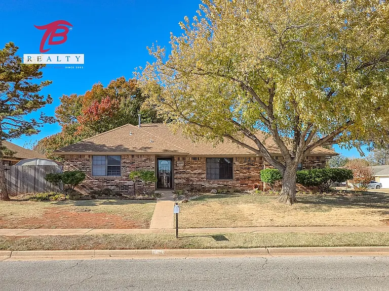 6811 Lyrewood Ln — Photo 1