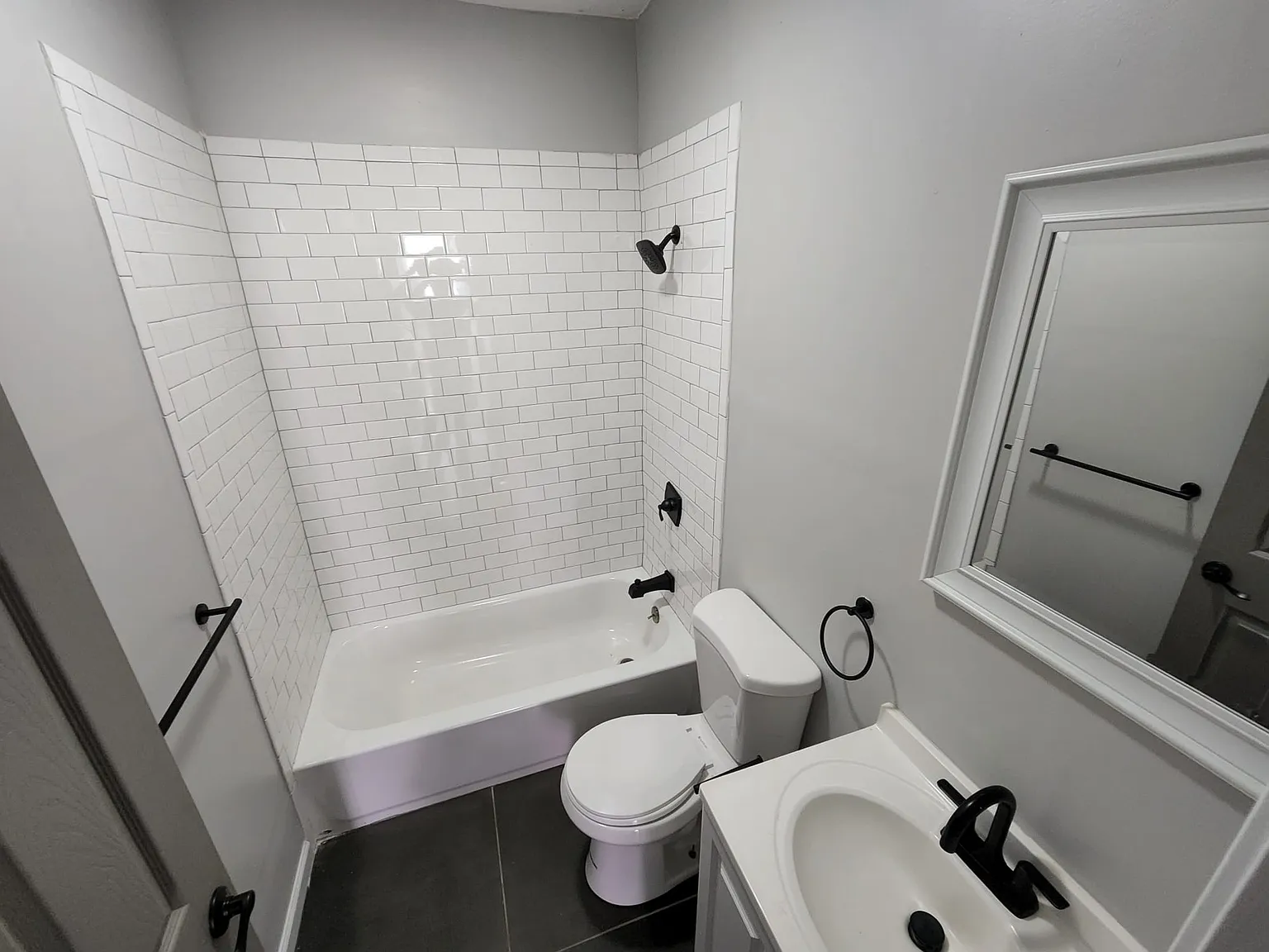 3 bed, 1.5 bath, $2,500 — Photo 2