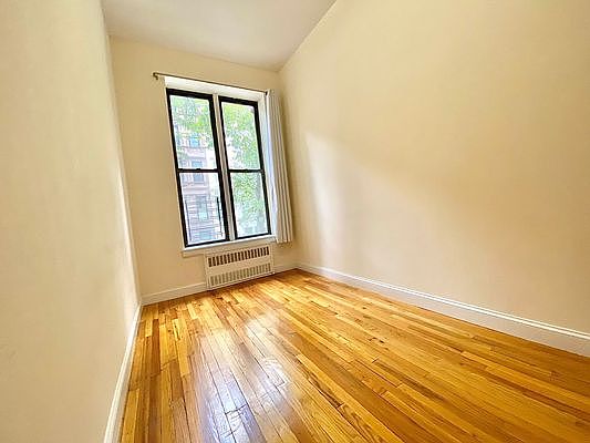 3rd image of 45 W 76th St #1A1