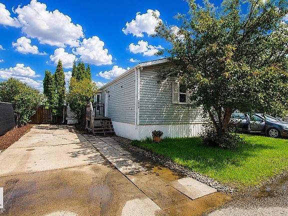 2nd image of 1036 Lakeland Cres