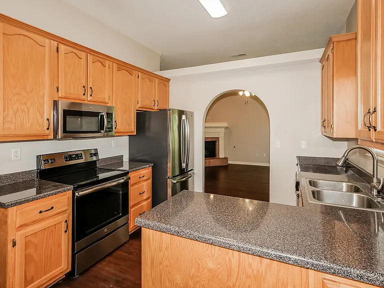 6391 Braybourne Main — Photo 8