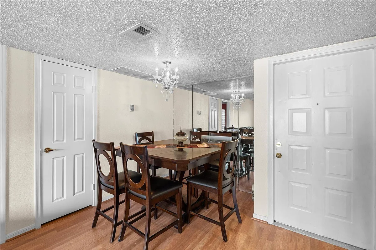 Building Photo - 2830 S Bartell Dr #25