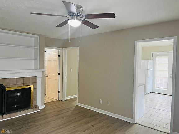 4th image of 861 Park Pl NE #A