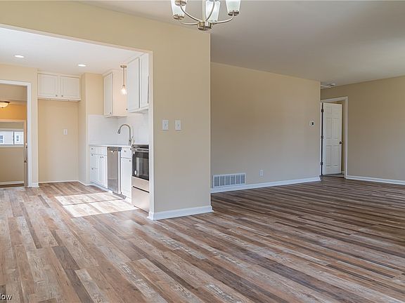 4th image of 451 Concord Ave