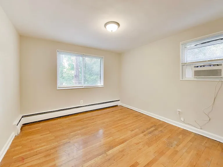 702 Chaney Dr — Photo 32