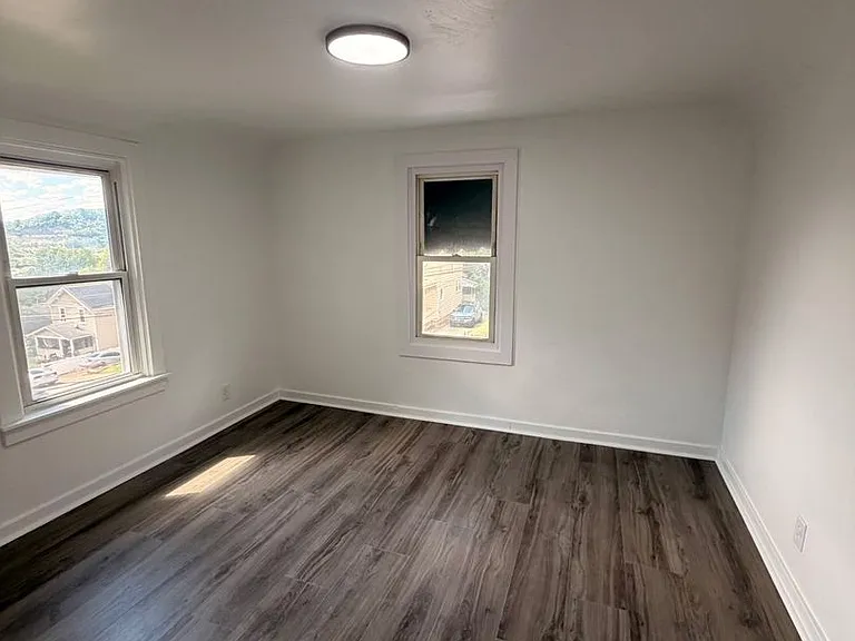 328 Murray Ave — Photo 2