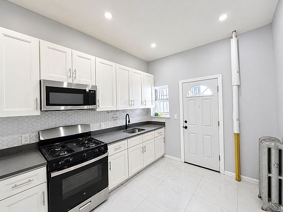 3rd image of 204-19 Jamaica Ave #1R