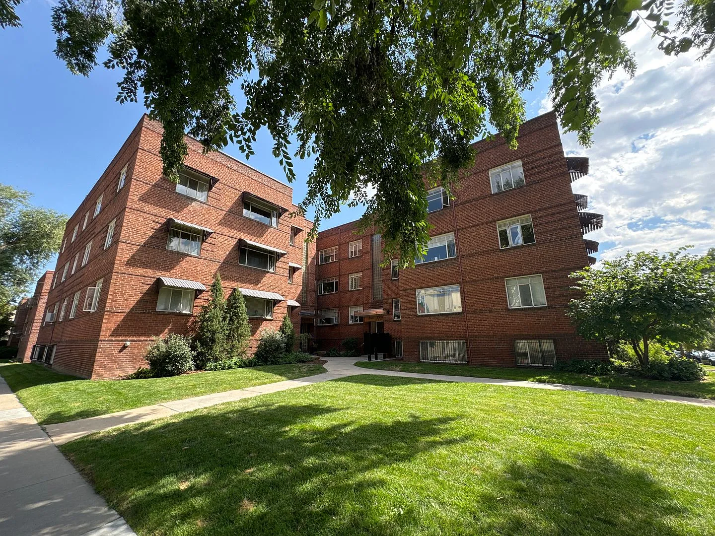 Don Edward Apartments — Photo 3