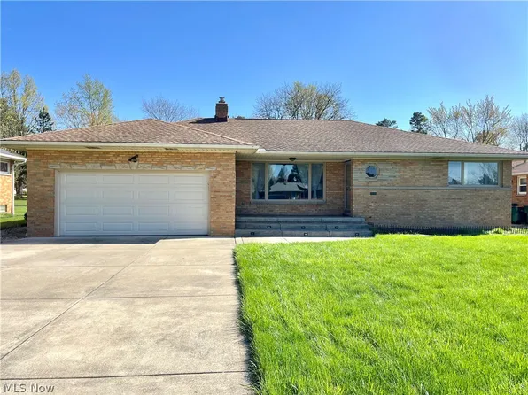 358 Nemet Dr, Seven Hills, OH 44131