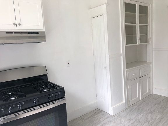 Kitchen Butler's Pantry