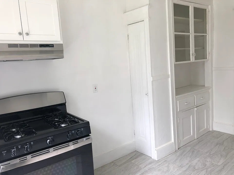Kitchen Butler's Pantry