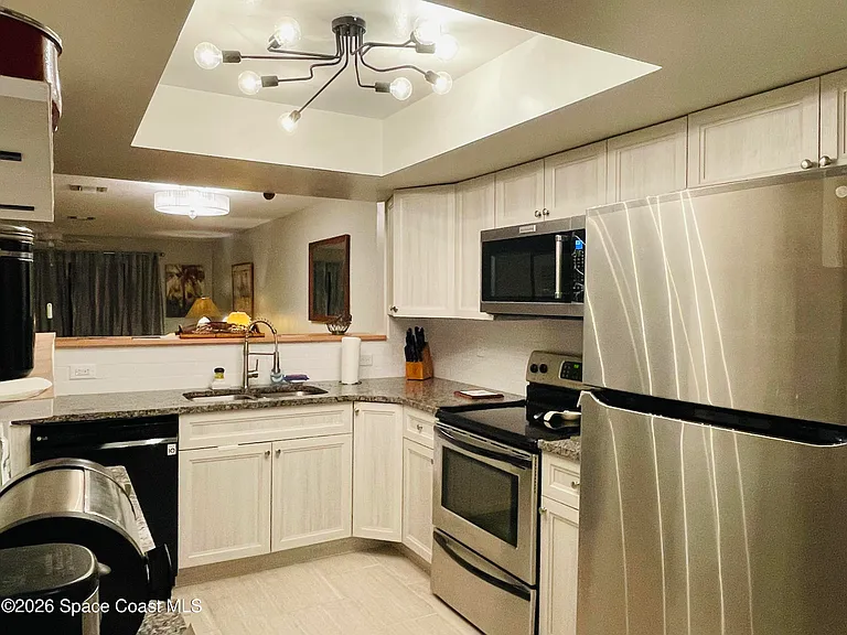 159 Queens Ct — Photo 13