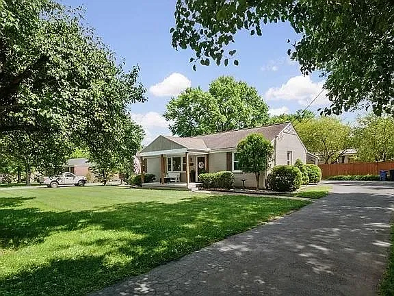 3 bed, 2.5 bath, 2111 sqft, $2,850 — Photo 3