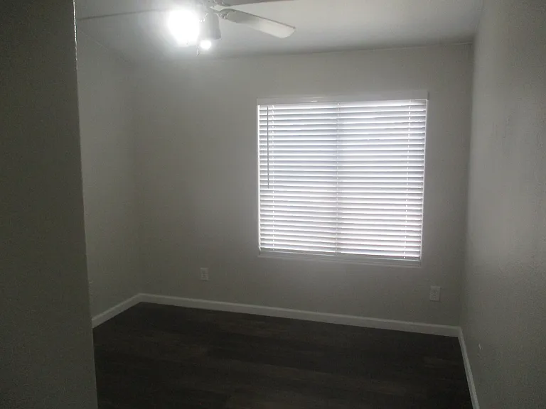 7727 W Eugie Ave — Photo 8