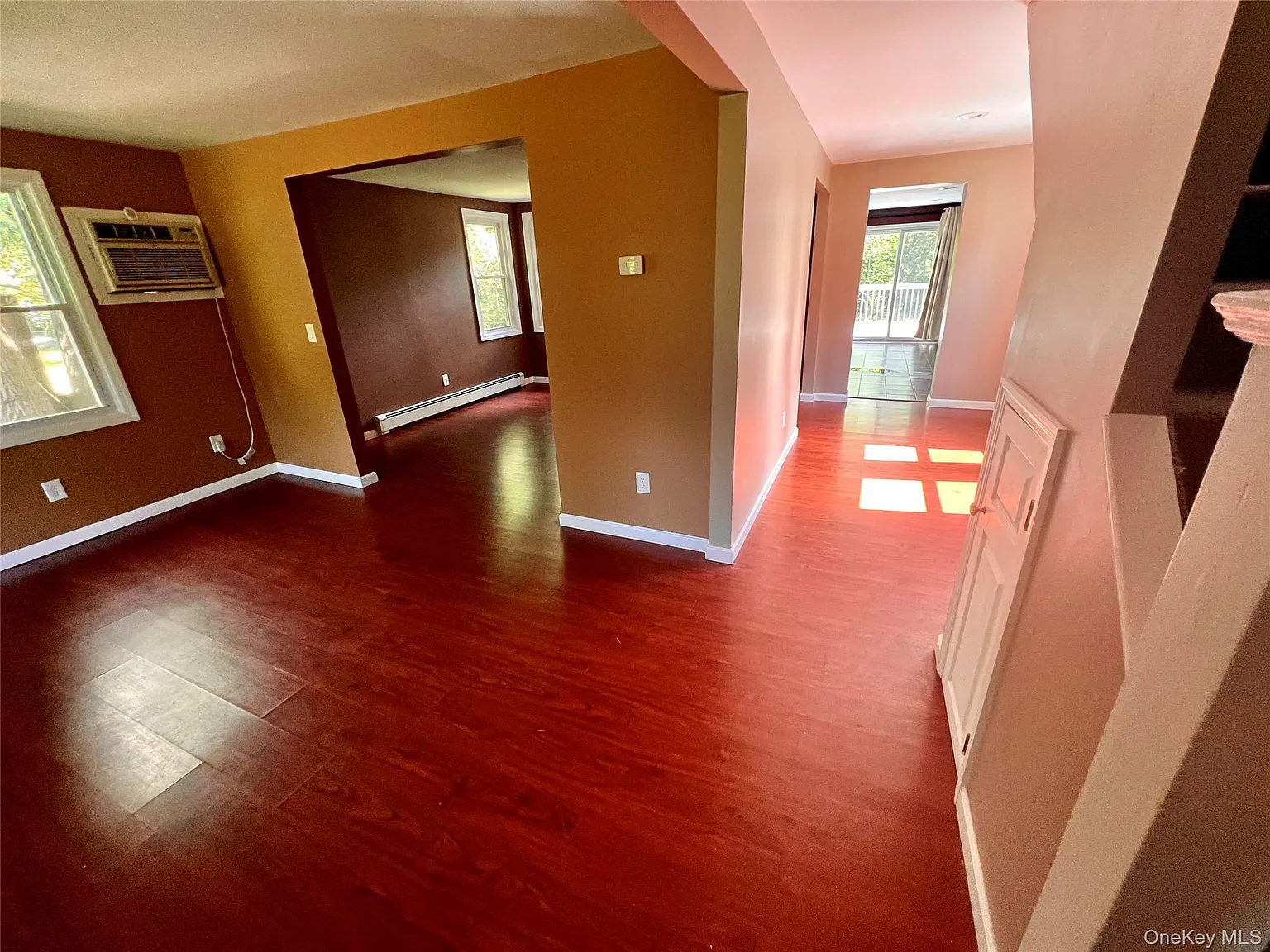 3 bed, 2.0 bath, 1908 sqft, $2,200 — Photo 2