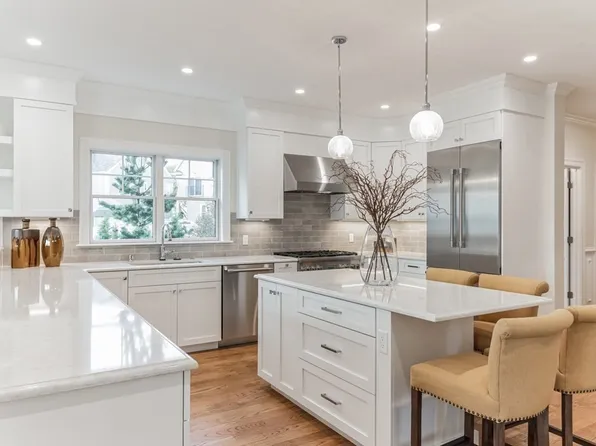 185 Hillside Ave #185, Needham Heights, MA 02494