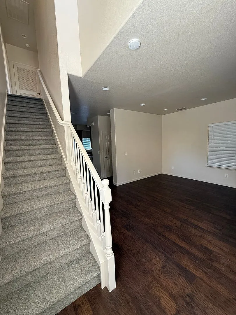 3 Bedroom Home Close to Gym and Shopping-$1,000 OFF First Month's Rent — Photo 3