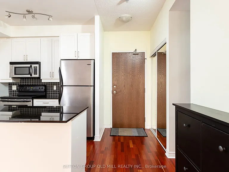 4196 Dundas St W #209 — Photo 5