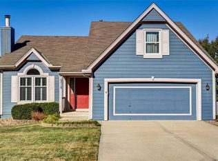 6518 NW Sioux Dr, Parkville, MO 64152