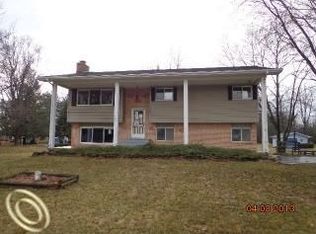 305 Elmwood Dr, Corunna, MI