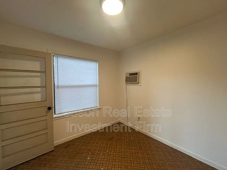 223 Justin Ave — Photo 3