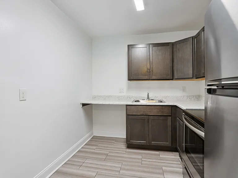Maple Walk Apartments — Photo 10