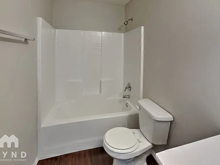 1724 Lanesboro Dr — Photo 15