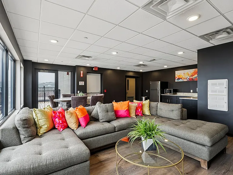 67-web-or-mls-Penn Ave-2409-902