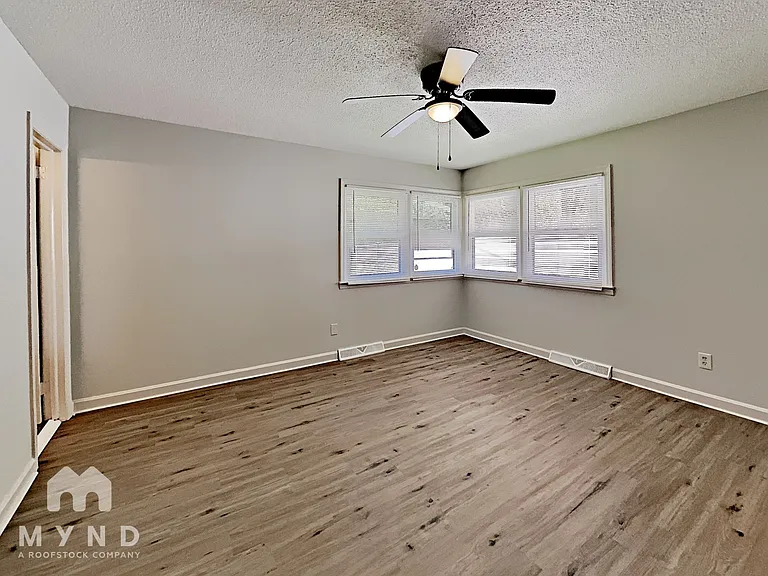 2338 Linwood Rd — Photo 10