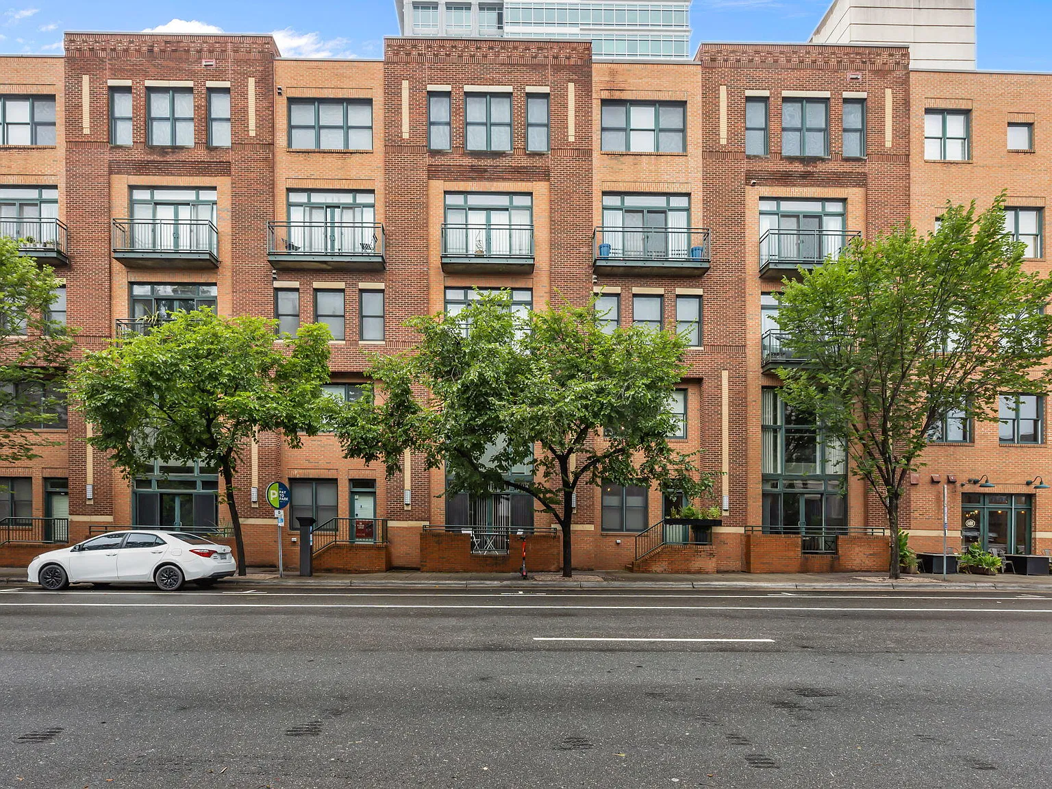 2 bed, 2.0 bath, 1428 sqft, $2,300 — Photo 2