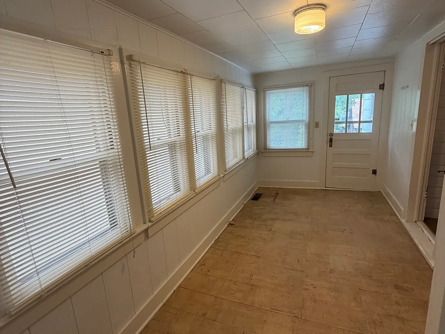 2 bed, 1800 sqft, $1,700 — Photo 3