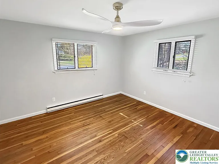 308 Hemlock Ln — Photo 13