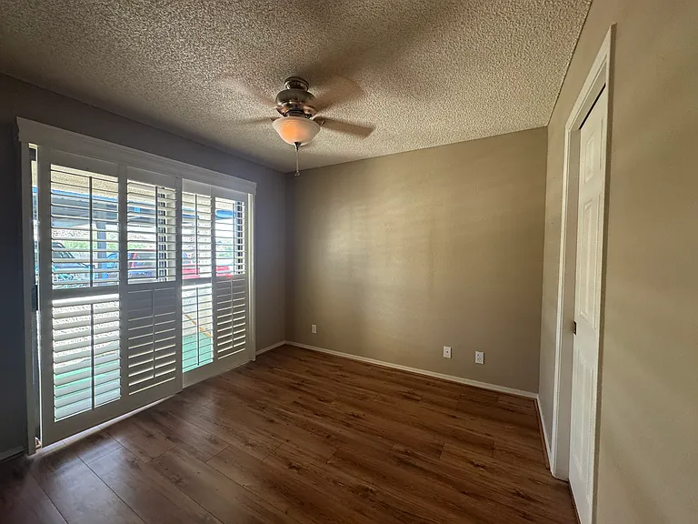 2022 Merrill Ln #6D — Photo 9