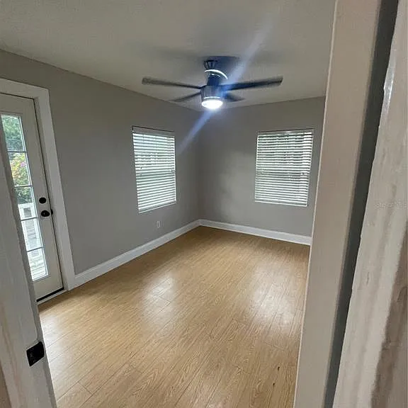 727 1/2 Edgewater Dr — Photo 17