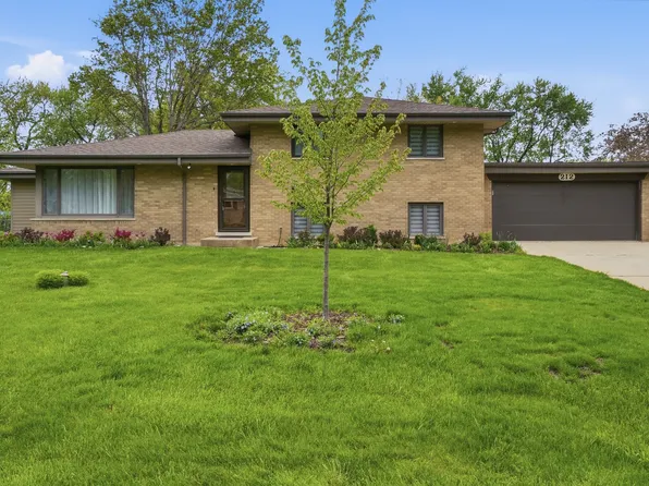 212 E Monterey Ave, Schaumburg, IL 60193
