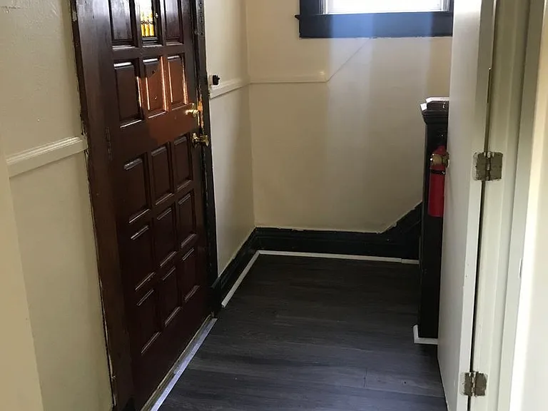 906 E Ann St — Photo 10