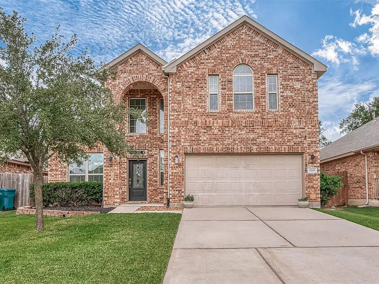 2261 Oak Circle Dr N — Photo 6