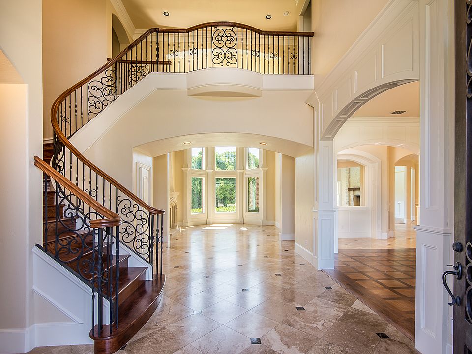 Grand entrance 