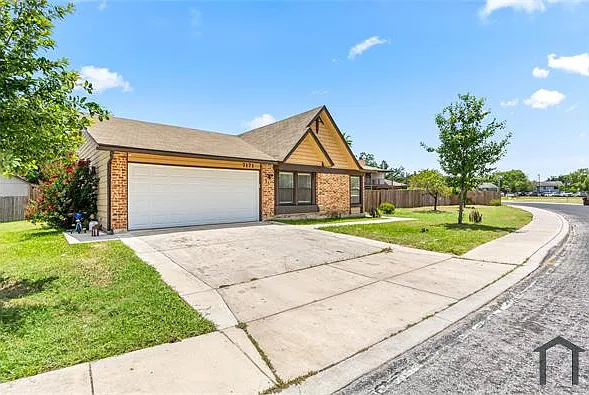 3 bed, 1825 sqft, $1,800 — Photo 1