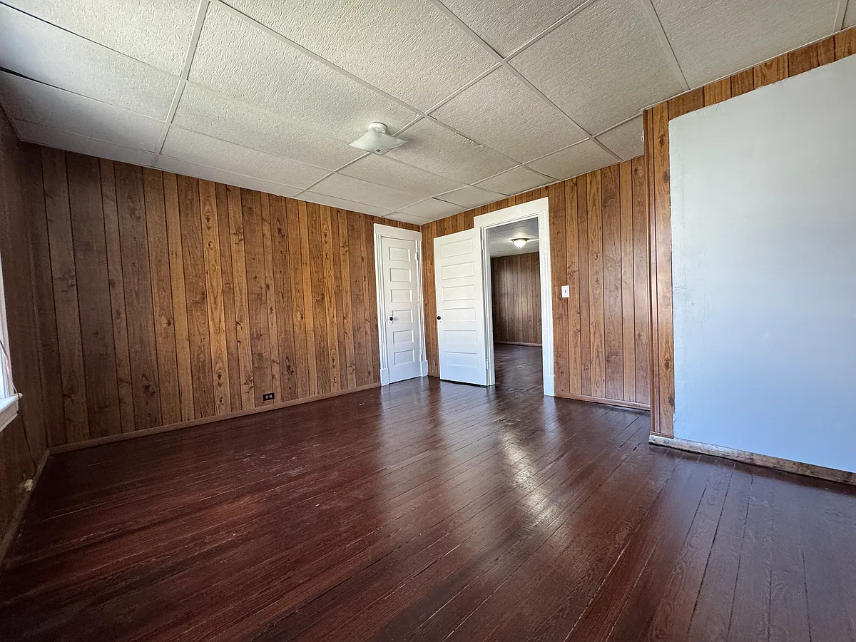 Building Photo - 180 Monmouth Ave #3