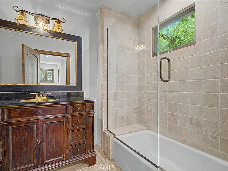 738 N Kenter Ave — Photo 32