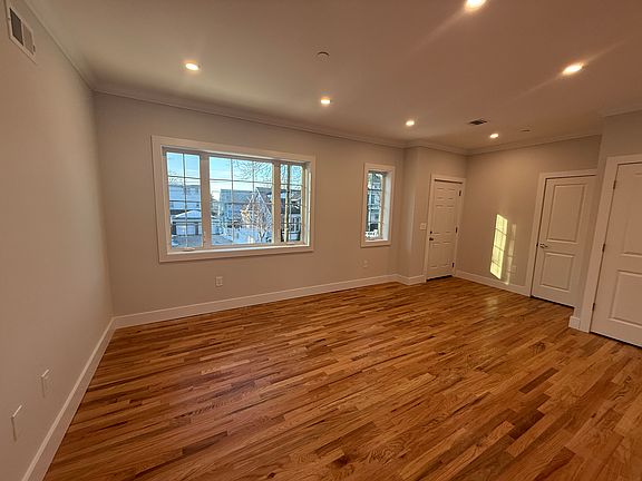 3rd image of 10 Ludwig St #1