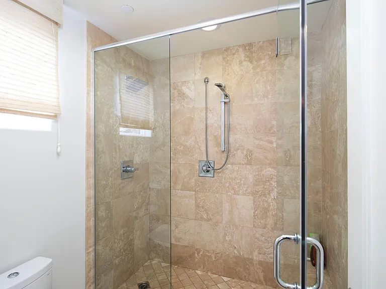 553 Stratford Ct — Photo 30