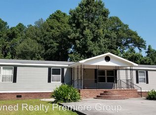 218 Nesbitt Ln, Huger, SC 29450