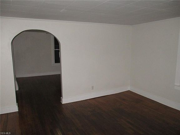 4th image of 2427 2nd St