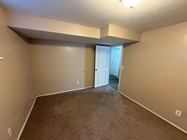 811 S 75 E — Photo 6