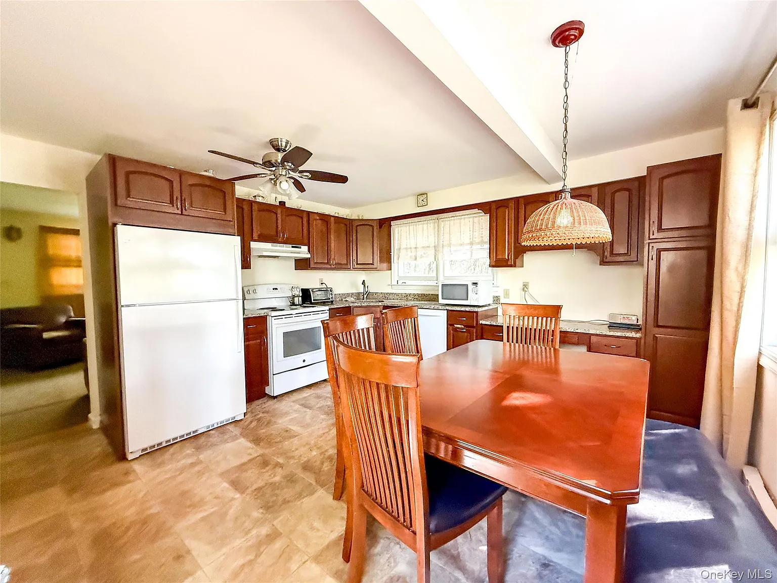 2 bed, 1.0 bath, 900 sqft, $5,000 — Photo 4