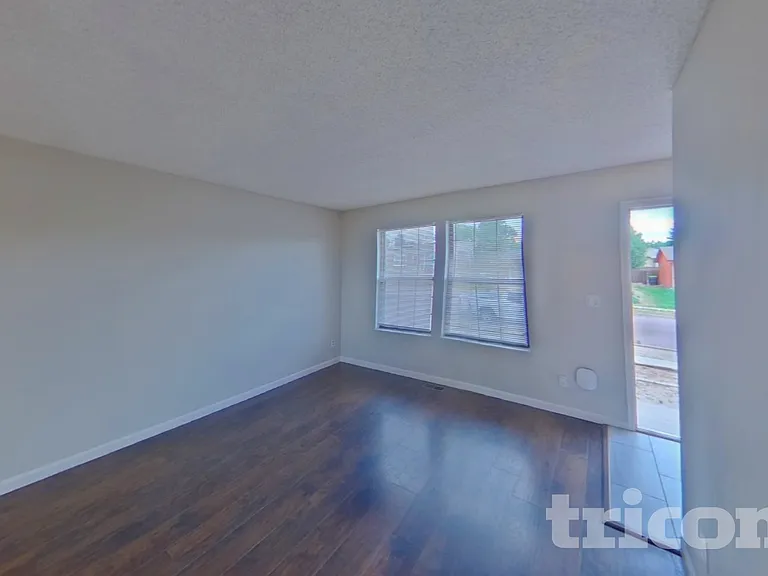 6845 Parkridge Ct — Photo 3