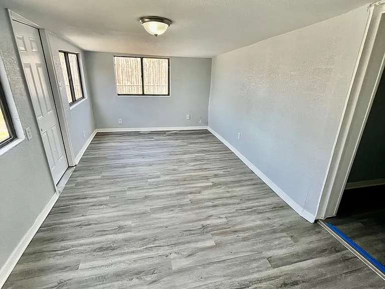 2554 Palm Dr NE — Photo 8